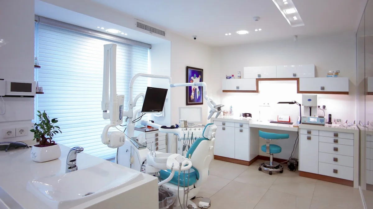 A starter guide for Hispanic dentists: how to scale your practice in Florida