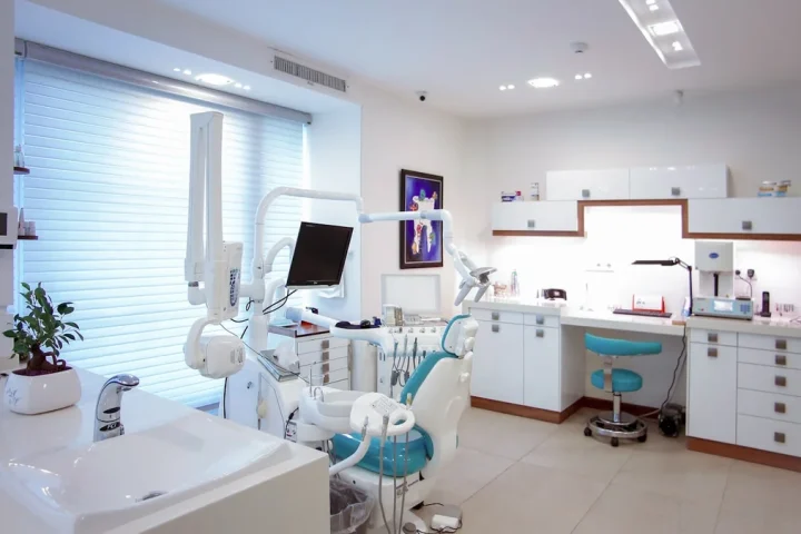 Guía básica para odontólogos hispanos: cómo escalar tu práctica dental en Florida